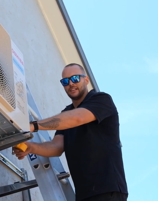 Client installing a Toshiba airconditioning unit